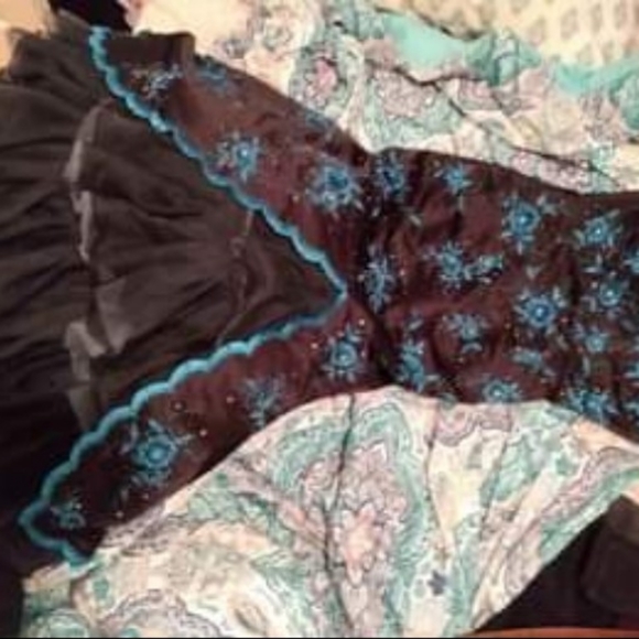 Three dresses - Picture 9 of 15